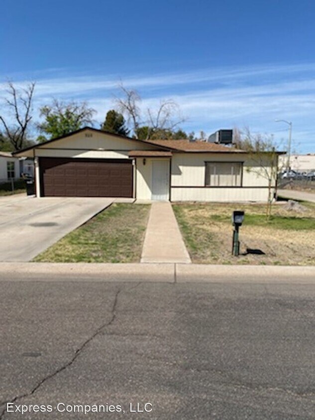 Primary Photo - 4 br, 2 bath House - 142 S Wilbur