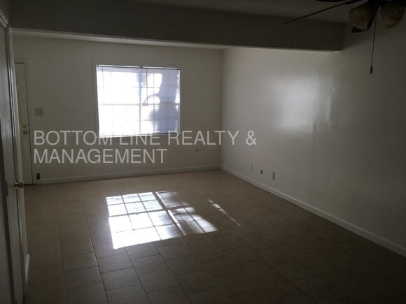 Foto del edificio - 5827 Hunting Ridge Ln