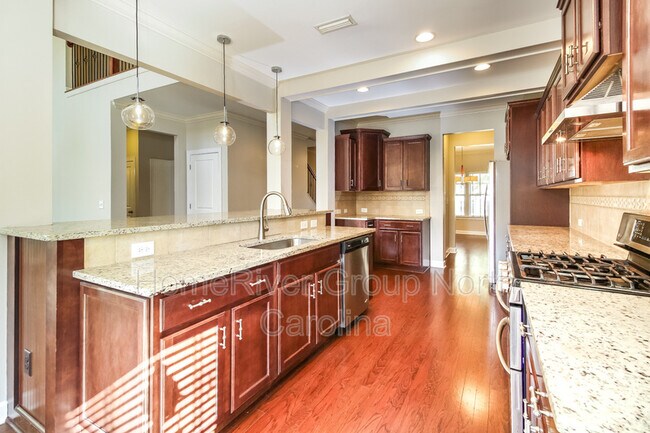 Building Photo - 5519 Hardie Farm Dr