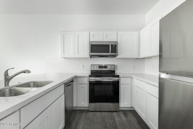 Building Photo - 1019 S Montezuma Ave