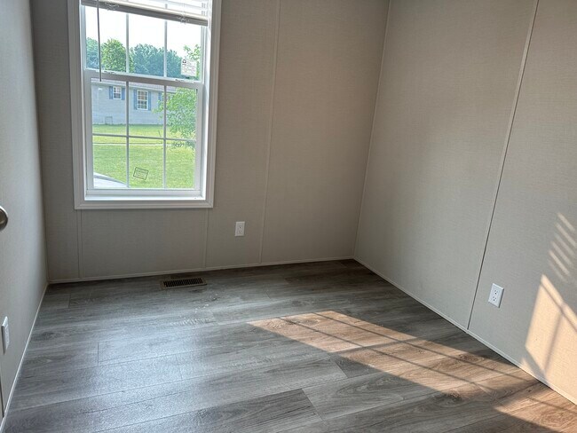 Building Photo - 503 Spanish Oak Ln