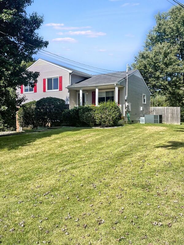 Building Photo - 615 Meadowview Dr