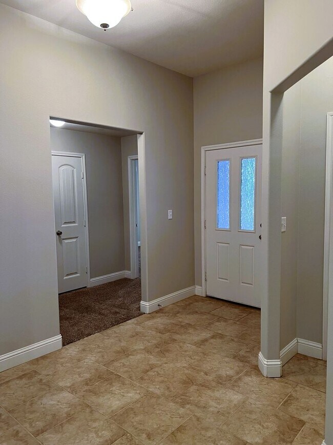 Building Photo - Stunning and Spacious Quincy Park Home