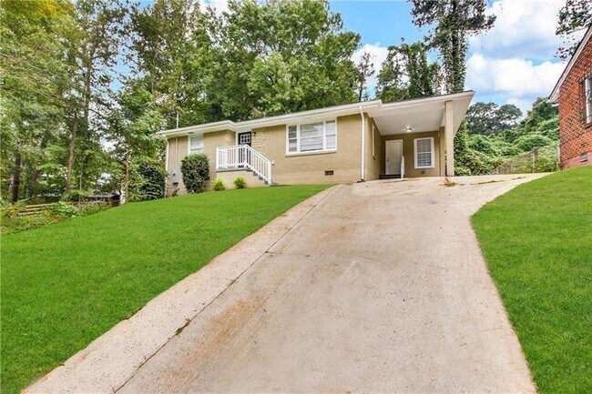 Building Photo - 2159 Macon Dr SW