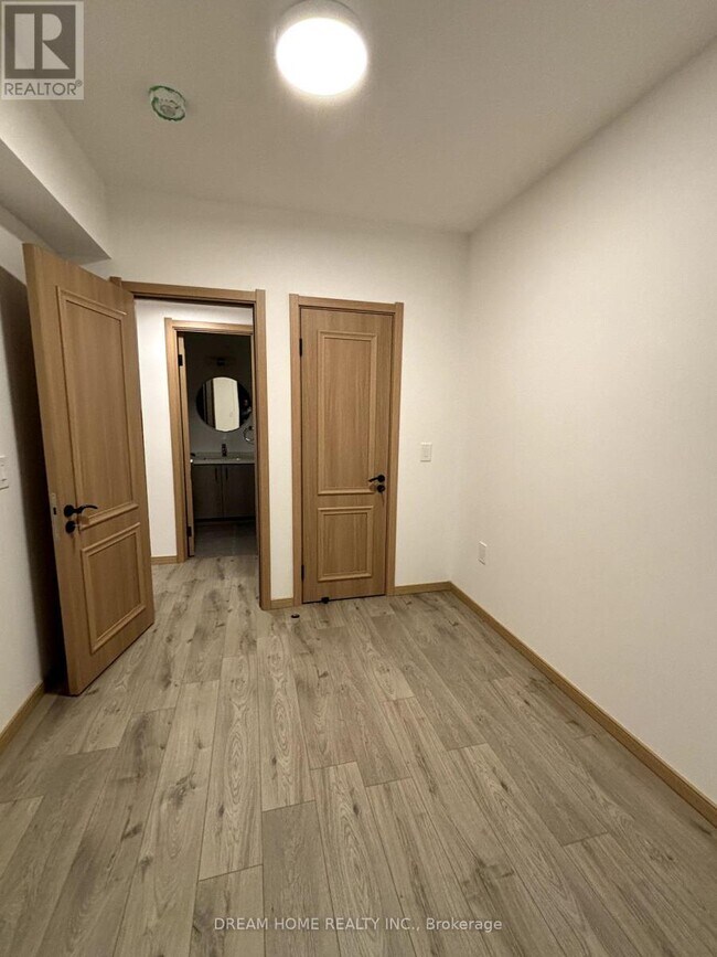 Photo du bâtiment - 3445-C33445 Sheppard Ave E