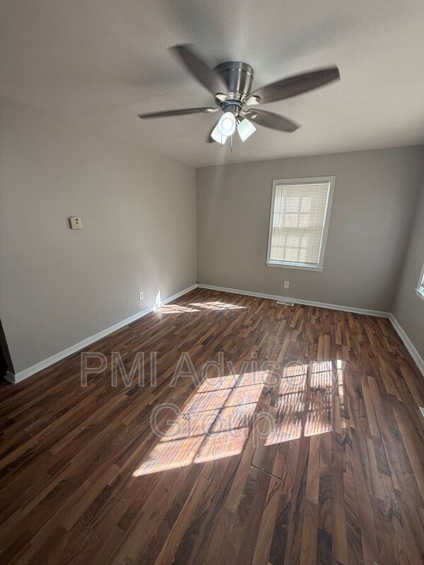 Building Photo - 2220 SW Plass Ave