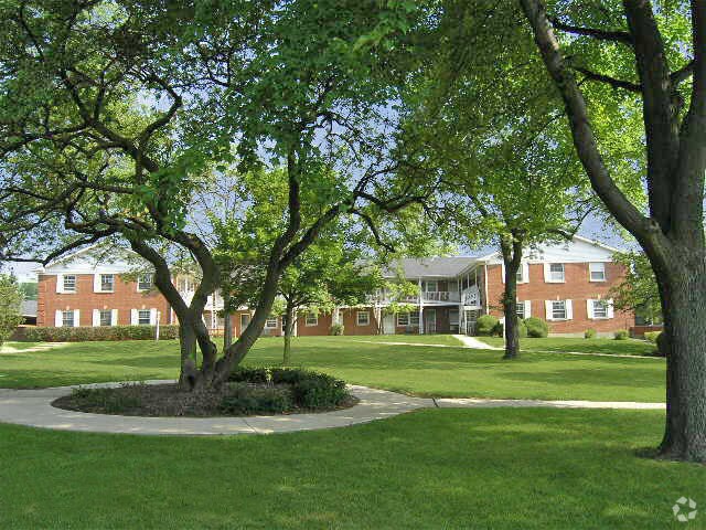 Colonial Gardens - 5508 S Madison St Hinsdale, IL | Apartments.com