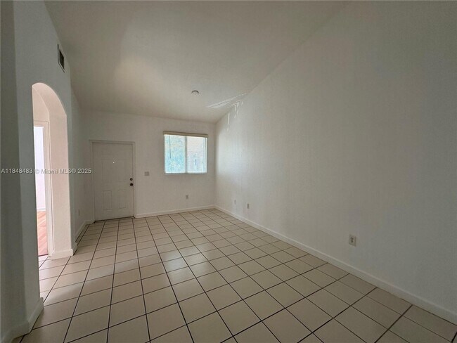 Foto del edificio - 1568 SE 26th St