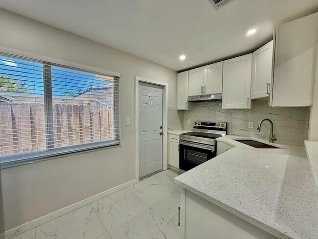 Foto del edificio - 1652 NE 33rd St