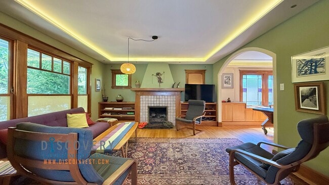 Building Photo - Charming Custom Retreat in Prime Berkeley ...