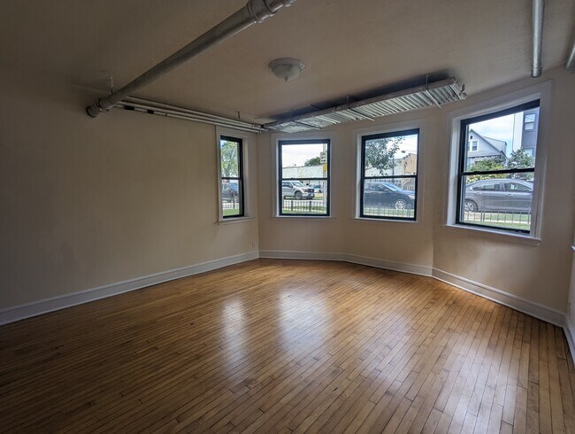 Foto del edificio - 2338 N Spaulding Ave