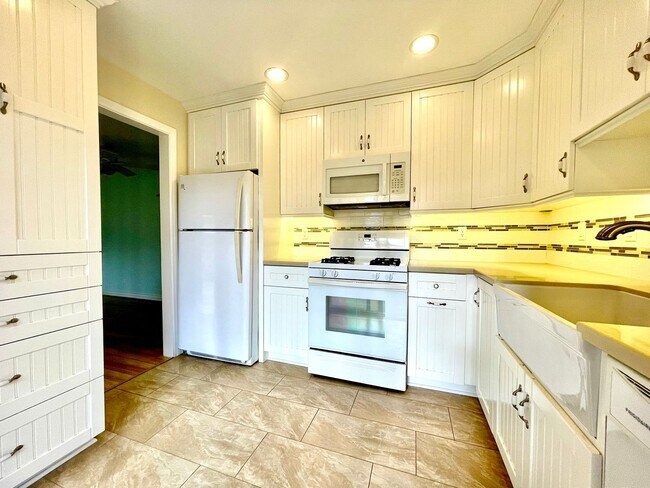 Foto del edificio - Beach-Close in Huntington Beach 1 Bedroom