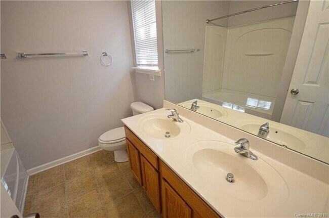 Building Photo - 5149 Magnolia Tree Ln #2306