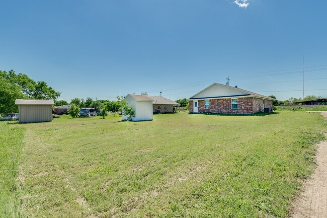 Foto del edificio - 380 Railroad Ave