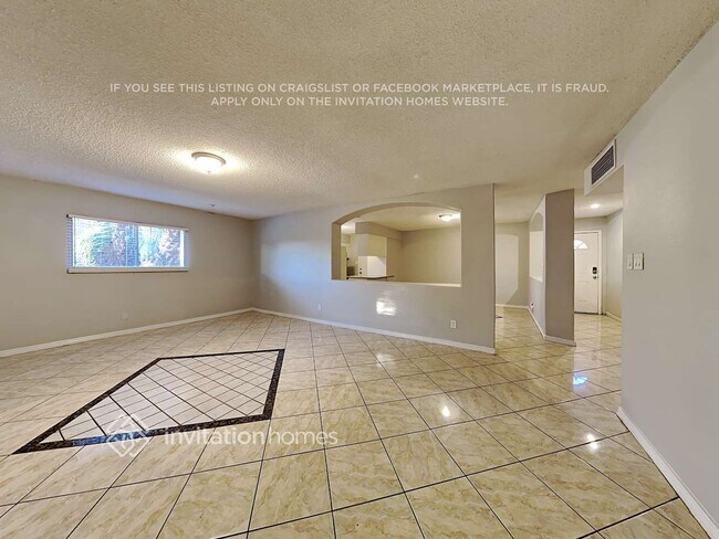 Building Photo - 6008 N 61st Dr