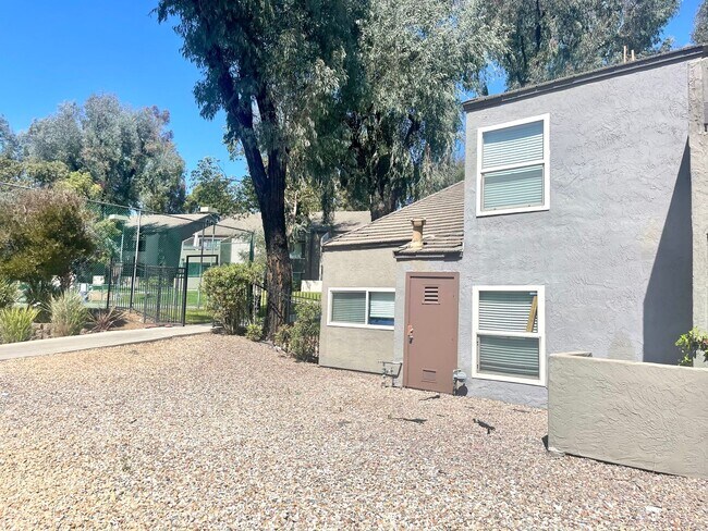 Building Photo - Spacious Studio - Gated Community - A/C + Laundry Inside!