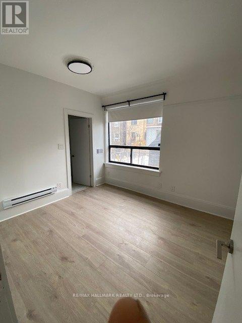 Photo du bâtiment - 285 Bain Ave