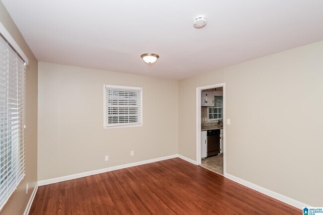 Building Photo - 113 16th Ct Cir NE