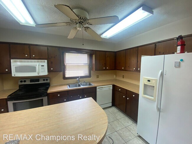 Building Photo - 2 br, 2.5 bath House - 1313 10th street