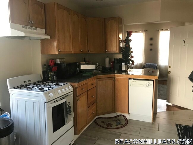 Building Photo - 70 Joy St