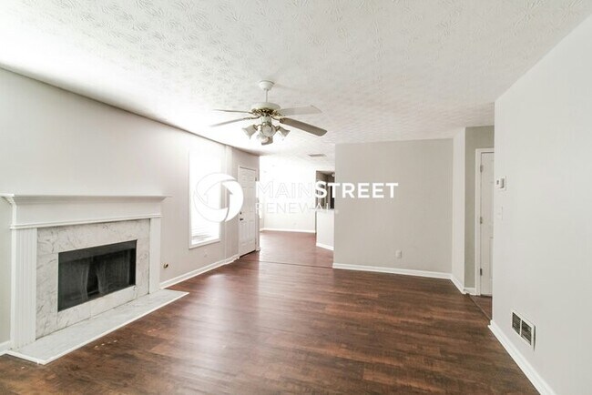 Foto del edificio - 4 Bedroom Pet-Friendly Home in Lithonia, GA with Main Street Renewal
