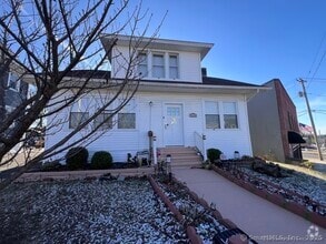 Building Photo - 2065 Barnum Ave
