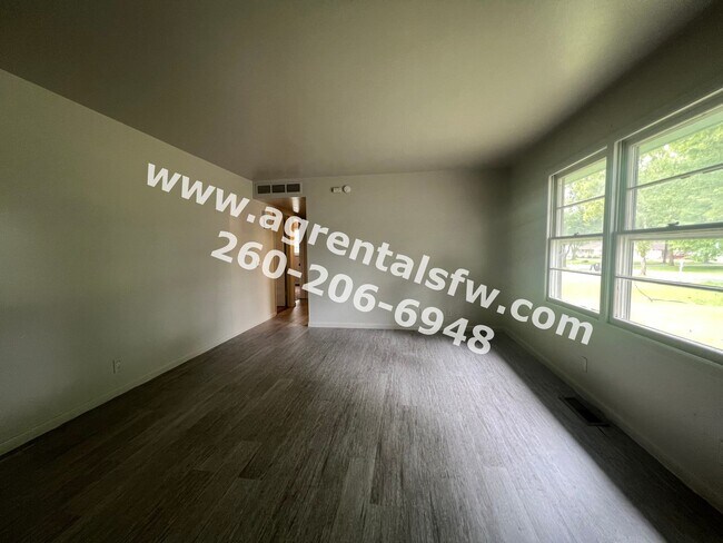 Building Photo - 3 Bedroom House