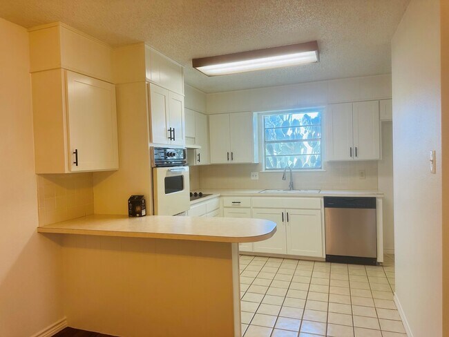 Foto del edificio - 3718 Monclair Ave