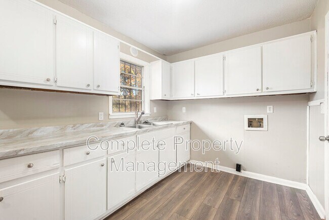 Building Photo - 6613 Frankfort Ave