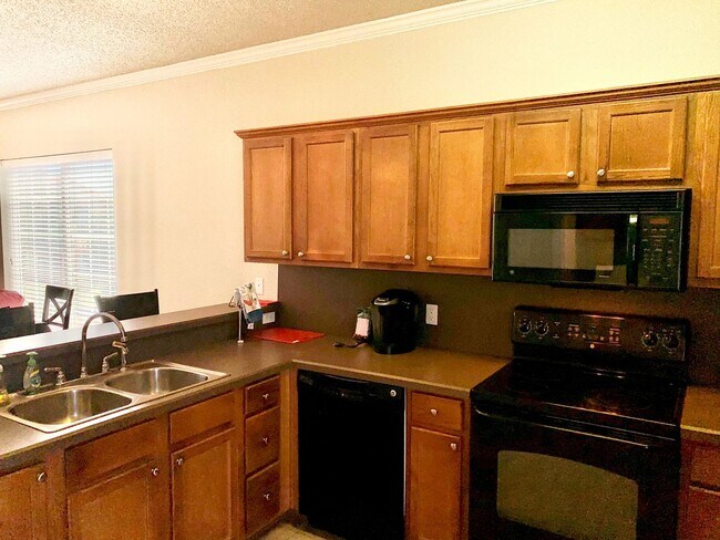 Foto del edificio - Pre-Leasing - 3-bedrooom, 3-bath Near Texas Tech!