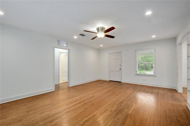 Foto del edificio - 4909 Shoal Creek Blvd