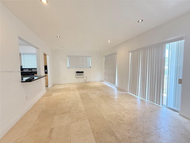 Foto del edificio - 1316 NE 105th St