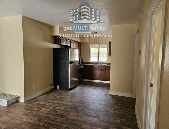 Building Photo - Secure Serenity: 2 Bed, 1 Bath Gated Livin...