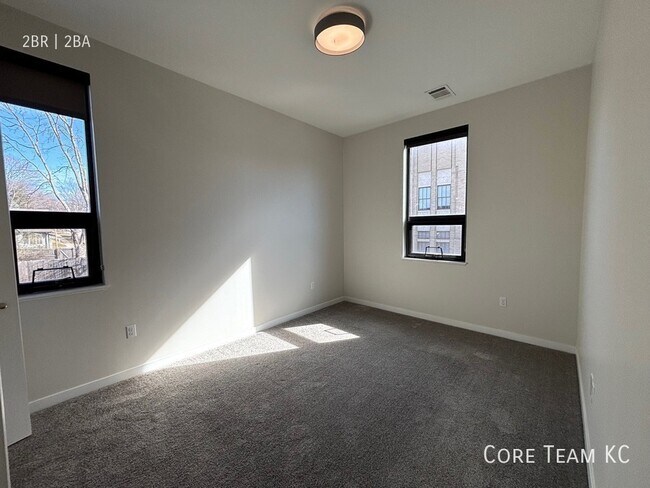 Foto del edificio - 662 E 63rd St