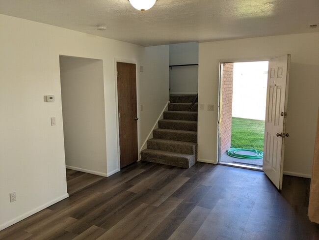 Building Photo - 153 W 1190 N