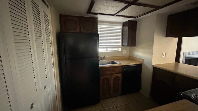 Building Photo - North Central Phoenix Condo in Small Compl...