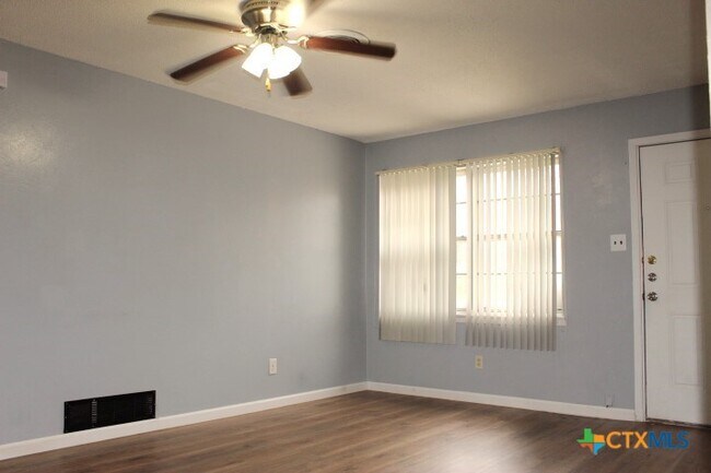 Foto del edificio - 409 Short Ave