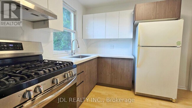 Building Photo - 204 Gooch Ave