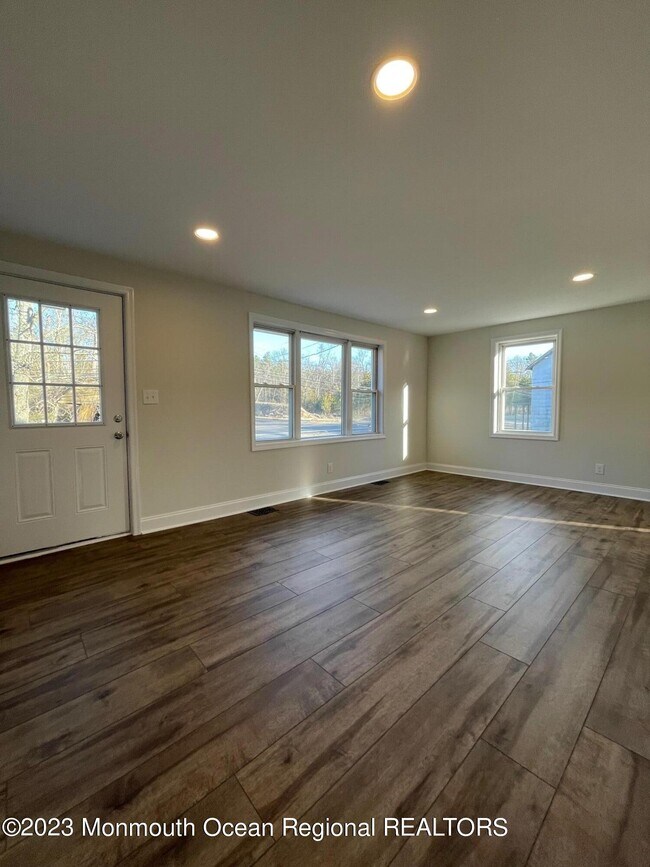 Foto del edificio - 24 Toms River Rd