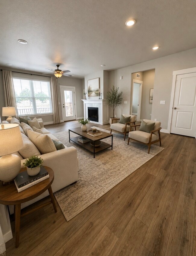 Living Area:Photos have been virtually staged to help visualize the space. The condo is unfurnished. - 265 High Point Dr