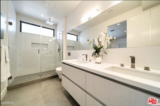 Building Photo - 3 br, 3.5 bath House - 4519 N Via Nova Dr