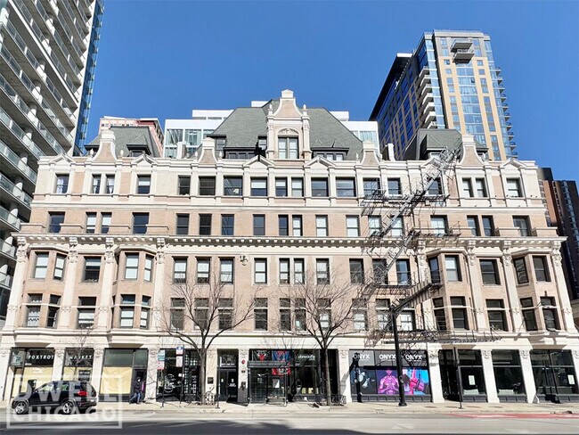 Building Photo - 118 W Chicago Ave