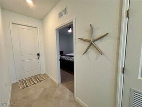 Building Photo - 15275 Grn Acrs Ave