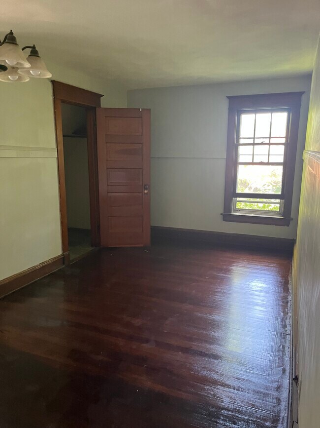 Foto del edificio - 1603 W 10th St