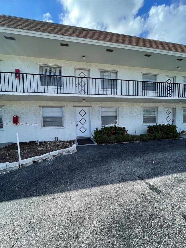 Foto del edificio - 227 Castlewood Dr