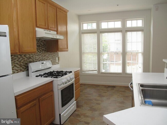 Foto del edificio - 8176 Skelton Cir