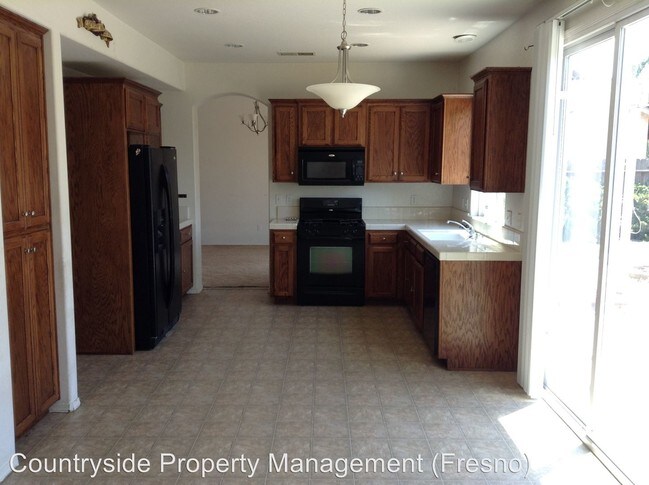 Building Photo - 4 br, 3 bath House - 5516 E. Christine Avenue