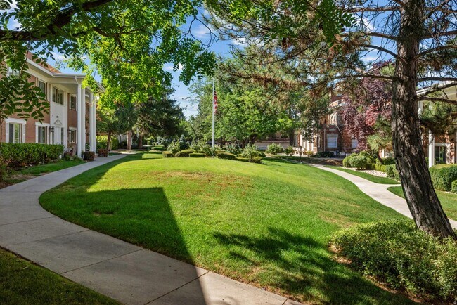 Foto del edificio - 2708 Highland Dr