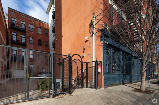 Entrada - Ahrens-Fox Condominiums