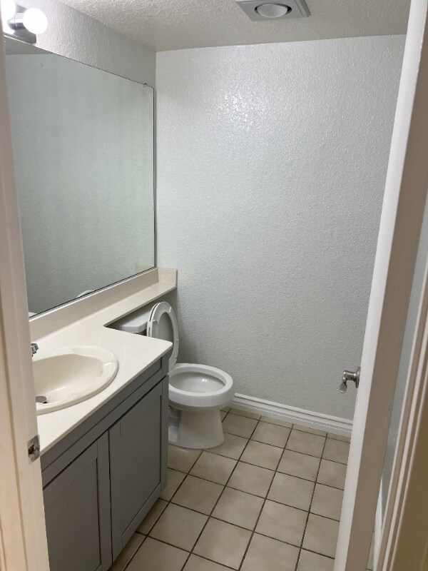 Foto del edificio - 24430 Robinwood Dr